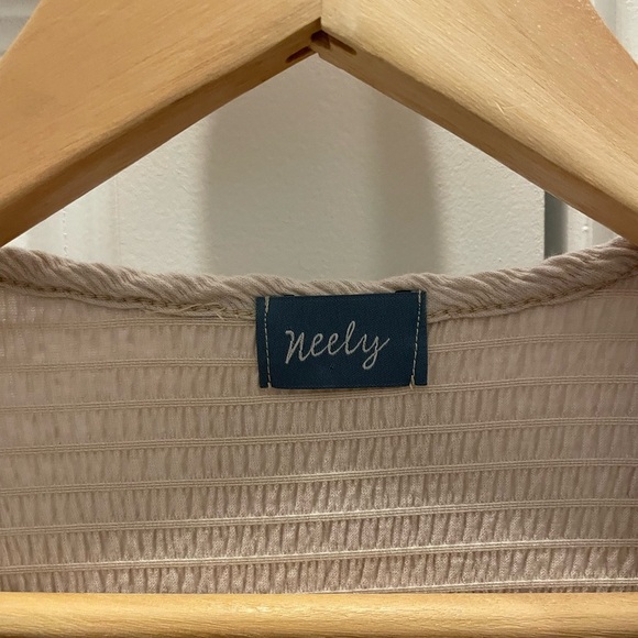 Nelly Crisscross Ruffled V-Neck Short-sleeve Top - Picture 7 of 8